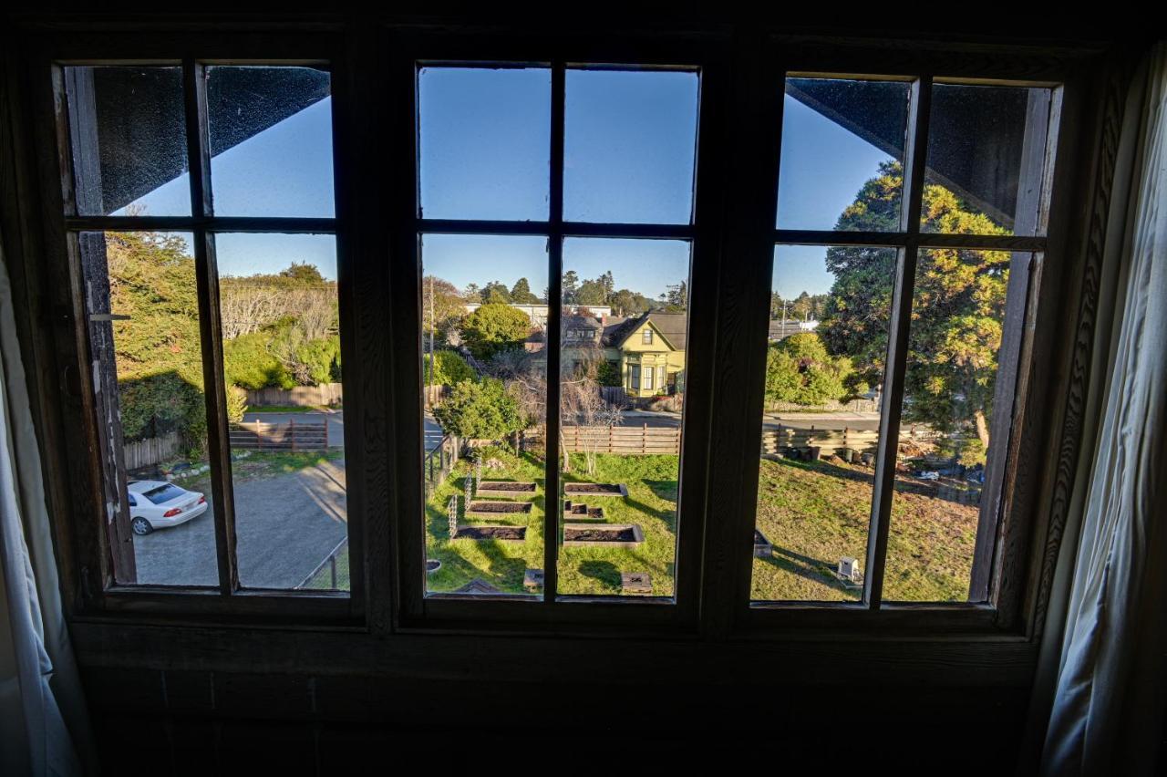 The Captains Quarters Hotel Fort Bragg Exterior photo