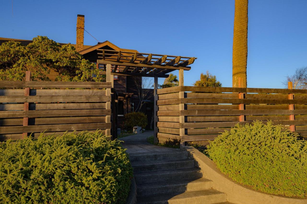 The Captains Quarters Hotel Fort Bragg Exterior photo